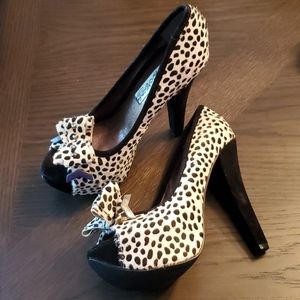 Cheetah print peeptoes